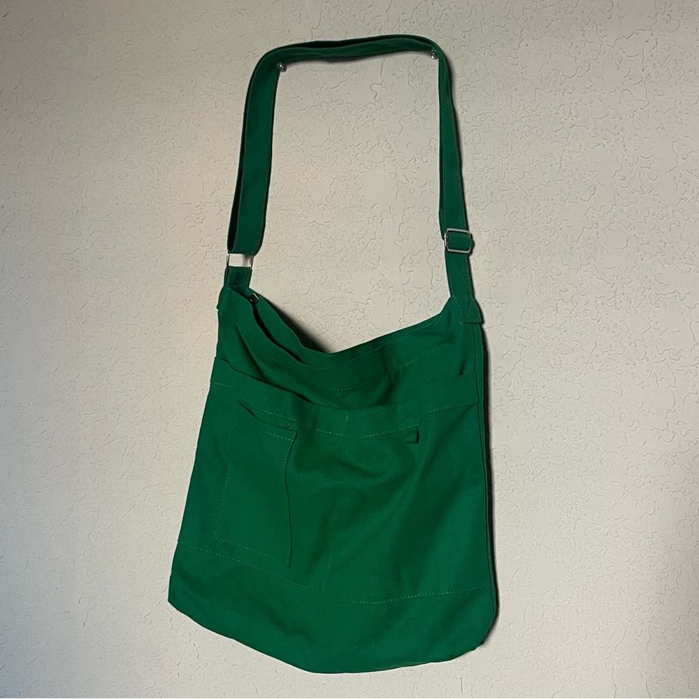 Super cute Green Tote w/ lots of pockets